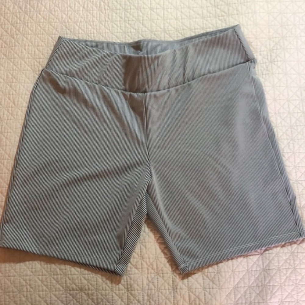 Material Girl, fit like L workout bike short